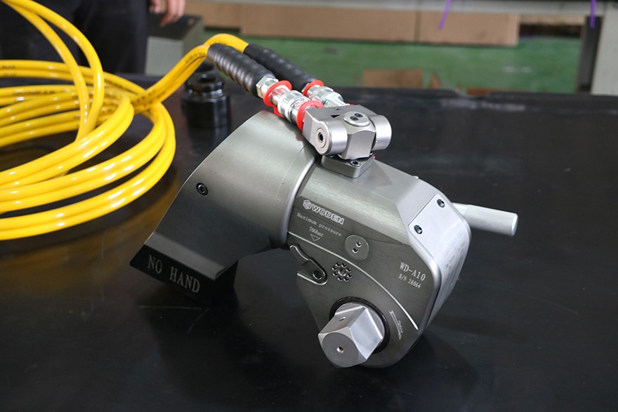 液壓扳手優(yōu)點(diǎn)有哪些？打螺栓省力嗎？