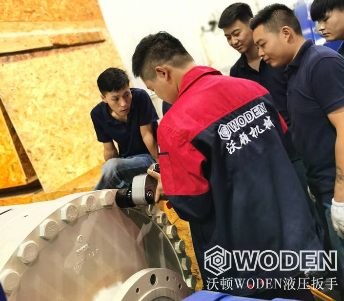 沃頓液壓扳手現場指導用戶使用 沃頓液壓扳手現場指導用戶使用