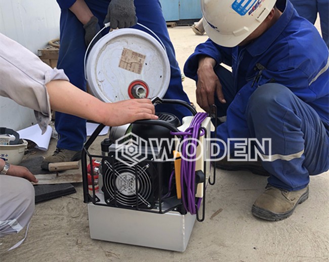 液壓扳手泵加油情景 液壓扳手泵加油情景