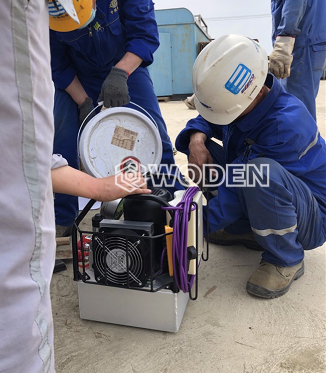 沃頓技術員現場指導用戶更換液壓油